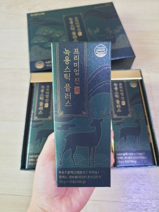 서울약사신협_프리미엄 진 녹용스틱 플러스10g x 30포 — 5점을 준 리뷰어가 2021년 7월 올린 사용 사진