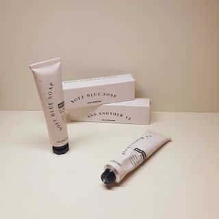 멈칫(MUMCHIT) 넥퍼퓸 NECKPERFUME 2가지 향 — 5점을 준 리뷰어가 2021년 12월 올린 사용 사진