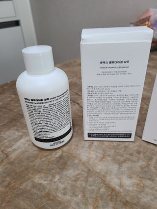 [HUREX] 휴렉스 볼류마이징 탈모완화 기능성 샴푸 150ml x 2개 — 5점을 준 리뷰어가 2021년 9월 올린 사용 사진