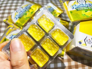 마요라 히말라야 솔트 캔디 2종-페퍼민트 맛, 라임민트 맛 — 2.5점을 준 리뷰어가 2022년 11월 올린 사용 사진