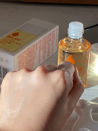 바이오오일 [바이오-오일] 스킨케어 오일 내추럴 60ml — 5점을 준 리뷰어가 2021년 10월 올린 사용 사진