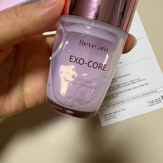 나우 [리브엠] 123억개 엑소좀으로 채운 눈부신 광채, 엑소코어 화이트닝 텐션 앰플 — 5점을 준 리뷰어가 2023년 10월 올린 사용 사진