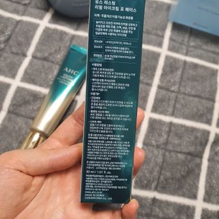 [NEW 탄력유턴 아이크림] AHC 유스 래스팅 리얼 아이크림 포 페이스 — 5점을 준 리뷰어가 2021년 2월 올린 사용 사진