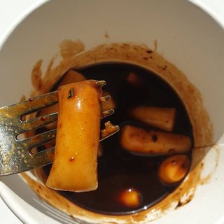 유비쿡 컵떡볶이 매운컵떡볶이2개/ 짜장컵떡볶이 2개  총 4개세트 — 5점을 준 리뷰어가 2021년 2월 올린 사용 사진