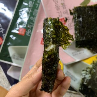 [해림맛김] 들기름에 구운 바삭바삭 김 4종 세트 + 1종 랜덤발송 총5개입 — 5점을 준 리뷰어가 2021년 2월 올린 사용 사진