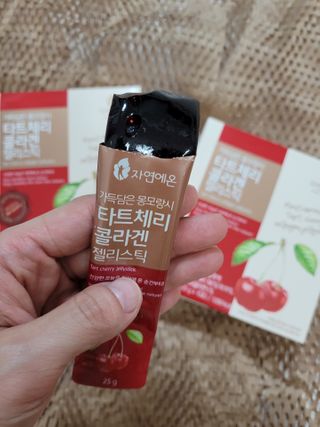 자연에온 가득담은 몽모랑시 타트체리 콜라겐 젤리스틱 — 5점을 준 리뷰어가 2021년 1월 올린 사용 사진