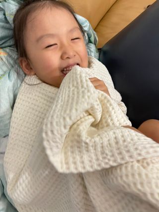 [쿠쿠드림] 완벽 항균 아기 애착이불 — 5점을 준 리뷰어가 2022년 12월 올린 사용 사진