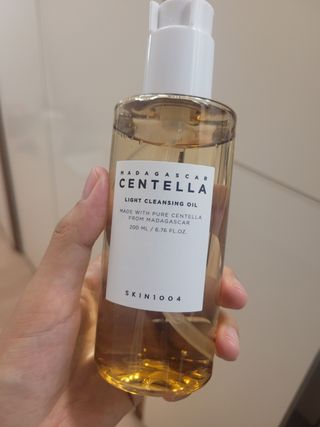 스킨1004 [SKIN1004] 마다가스카르 센텔라 라이트 클렌징 오일 200ml — 5점을 준 리뷰어가 2024년 7월 올린 사용 사진