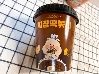 유비쿡 컵떡볶이 매운컵떡볶이2개/ 짜장컵떡볶이 2개  총 4개세트 — 5점을 준 리뷰어가 2021년 3월 올린 사용 사진