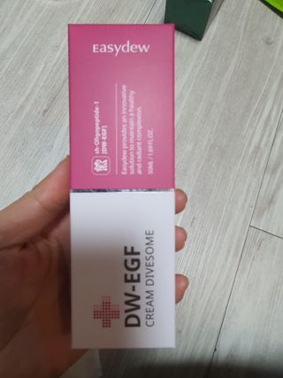 이지듀 DW-EGF 크림 다이브좀_콜라겐이 쏙쏙, 탄력피부로 다이빙 — 5점을 준 리뷰어가 2021년 2월 올린 사용 사진