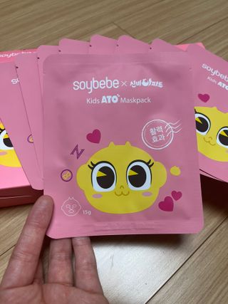 소이베베X신비아파트 키즈 아토 활력 마스크팩(금비 모양) 1+1 — 5점을 준 리뷰어가 2023년 3월 올린 사용 사진