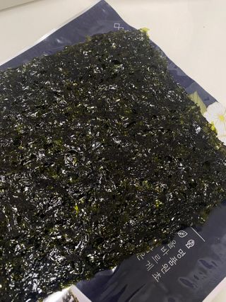 [해림맛김] 들기름에 구운 바삭바삭 김 4종 세트 + 1종 랜덤발송 총5개입 — 5점을 준 리뷰어가 2021년 2월 올린 사용 사진