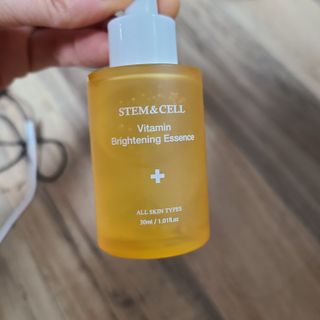 체르엠 스템앤셀 비타민 브라이트닝 에센스 30ml 1개 — 5점을 준 리뷰어가 2022년 1월 올린 사용 사진