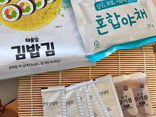 해풀잎 누구나 김밥*1ea [(혼합야채 35g *1ea,  김밥김 (5g, 5ea),  양념간장 (6g, 5ea), 참기름(5g, 2ea)] — 5점을 준 리뷰어가 2022년 10월 올린 사용 사진