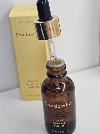 스킨큐어 산다화 비타민c 화이트닝 에센스 30ml — 4.5점을 준 리뷰어가 2023년 10월 올린 사용 사진