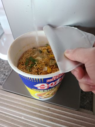 NISSIN 닛신 컵누들  4종 - 씨푸드오리지날, 씨푸드 스파이시, 씨푸드 커리, 씨푸드 XO소스 — 5점을 준 리뷰어가 2021년 12월 올린 사용 사진
