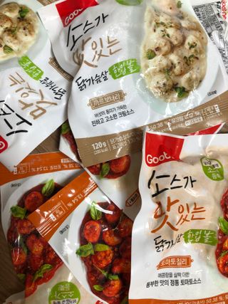 굽네몰 [굽네] 소스가 맛있는 닭가슴살 한입 볼 2종 8팩 — 5점을 준 리뷰어가 2021년 3월 올린 사용 사진