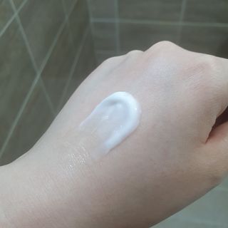 산수시 아쿠아 베네핏 24h 수부지 물광 속건조 수분크림 50ml — 4점을 준 리뷰어가 2021년 7월 올린 사용 사진