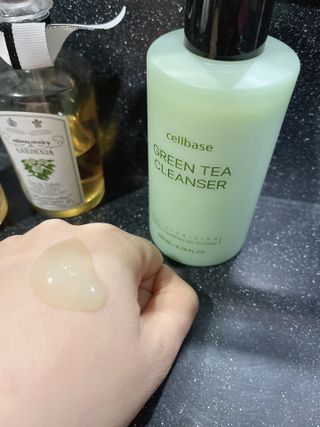 프리마인 메이크업과 들뜨는 각질까지 한방에 깐달걀로! 순하기까지한 셀베이스 그린티클렌저(200ml) — 5점을 준 리뷰어가 2023년 2월 올린 사용 사진
