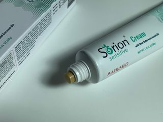건선/아토/습진/민감성 피부 천연보습진정크림 소리온 크림 & 센시티브 크림 50g — 4.5점을 준 리뷰어가 2022년 3월 올린 사용 사진