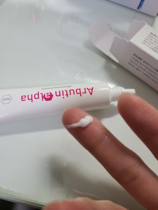 이엔코스 알부틴 알파 화이트닝크림 — 4점을 준 리뷰어가 2021년 3월 올린 사용 사진