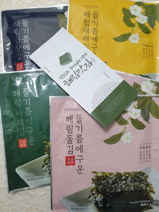 [해림맛김] 들기름에 구운 바삭바삭 김 4종 세트 + 1종 랜덤발송 총5개입 — 5점을 준 리뷰어가 2021년 2월 올린 사용 사진