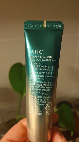 [NEW 탄력유턴 아이크림] AHC 유스 래스팅 리얼 아이크림 포 페이스 — 5점을 준 리뷰어가 2021년 2월 올린 사용 사진