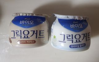 매일바이오 그릭요거트 오리지널 플레인 4개, 로스터리 커피믹스 4개 — 5점을 준 리뷰어가 2021년 12월 올린 사용 사진