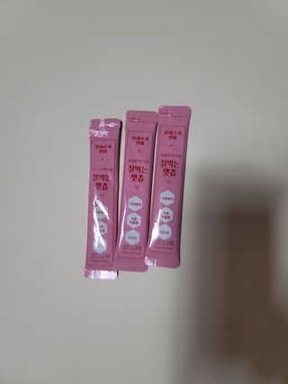 페페로니 잘 먹는 캣츄 - 알래스카 연어 24개입 — 5점을 준 리뷰어가 2021년 9월 올린 사용 사진