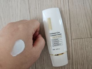 하이브리온 [쿠팡]멜라제로 시카엑소좀 크림 50ml PDRN 줄기세포 주름 미백기능성 피부과 병원입점, 1개, 50g — 5점을 준 리뷰어가 2025년 7월 올린 사용 사진