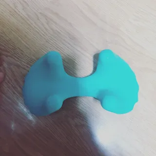힐니스북 [힐마이넥]   거북목 통증완화를 위한 휴대용 목 안마기 — 4점을 준 리뷰어가 2023년 1월 올린 사용 사진