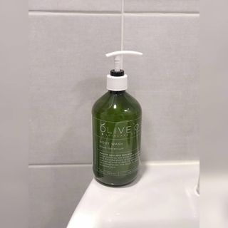올리브 오일 스킨케어 컴퍼니 [OOSC] 향기로운 보습 로즈 제라늄 바디워시 500ml — 4.5점을 준 리뷰어가 2021년 5월 올린 사용 사진