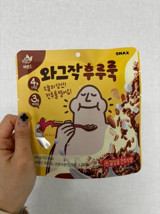 스낵스 와그작후루룩 3종_카카오2봉+아몬드2봉+딸기2봉 (총 6봉) — 5점을 준 리뷰어가 2024년 2월 올린 사용 사진
