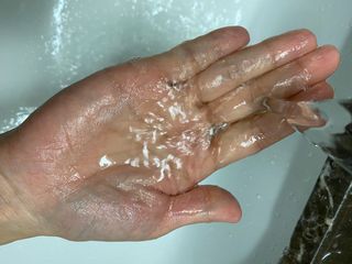 프리마인 메이크업과 들뜨는 각질까지 한방에 깐달걀로! 순하기까지한 셀베이스 그린티클렌저(200ml) — 5점을 준 리뷰어가 2023년 4월 올린 사용 사진