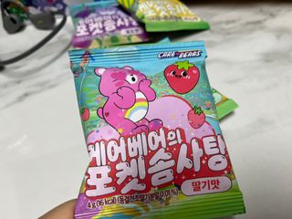 스낵스 포켓솜사탕 4가지맛 🍓딸기🍈멜론🍌바나나🍇포도 (총 20봉) — 5점을 준 리뷰어가 2024년 2월 올린 사용 사진