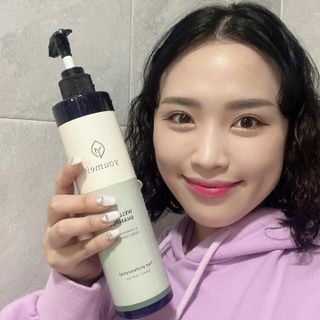 유메이 웰니스 샴푸 + 유메이 스칼프 브러쉬 — 5점을 준 리뷰어가 2022년 4월 올린 사용 사진