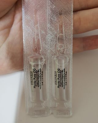 유니베르소 산소앰플 7일 집중케어 앰플 — 3점을 준 리뷰어가 2021년 4월 올린 사용 사진