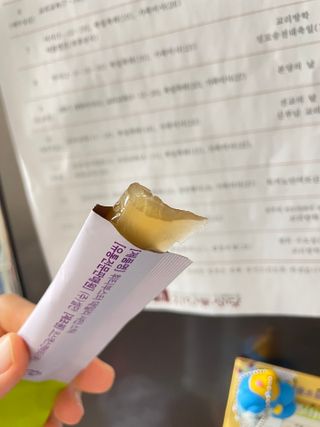 [1박스 구매평] 휘티부스터 데일리 샤인 스틱 선&브라이트닝 케어 이너뷰티 — 5점을 준 리뷰어가 2025년 9월 올린 사용 사진