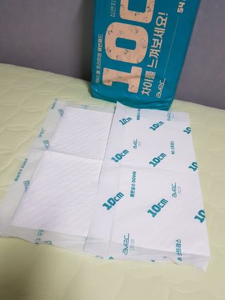 아베크 펫 와이드 프리미엄 대형 애견 강아지 배변 패드 30매 1팩 80g — 5점을 준 리뷰어가 2021년 7월 올린 사용 사진