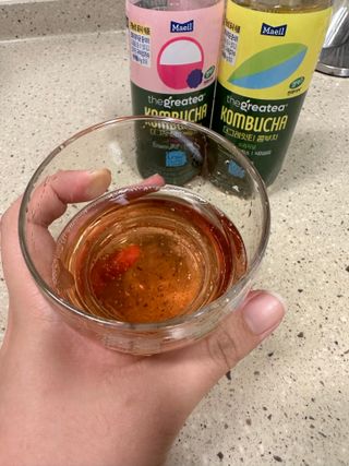 더그레잇티 콤부차 [매일유업] 더그레잇티 44kcal 콤부차 300ml *12개입 (오리지널 6개+베리리치 6개) — 2.5점을 준 리뷰어가 2023년 8월 올린 사용 사진