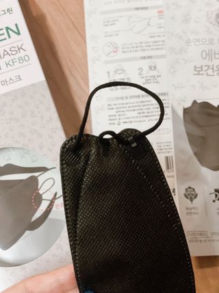에버그린 순면 끈조절 KF80 마스크 - 화이트/블랙 컬러 대형 - 10매 — 5점을 준 리뷰어가 2021년 7월 올린 사용 사진