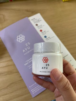 AYU25[아유트웬티파이브]다마스크로즈워터 베이스 천연 수분 촉촉 크림 — 5점을 준 리뷰어가 2021년 4월 올린 사용 사진