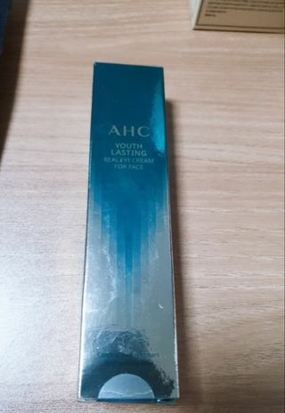 [NEW 탄력유턴 아이크림] AHC 유스 래스팅 리얼 아이크림 포 페이스 — 5점을 준 리뷰어가 2021년 2월 올린 사용 사진