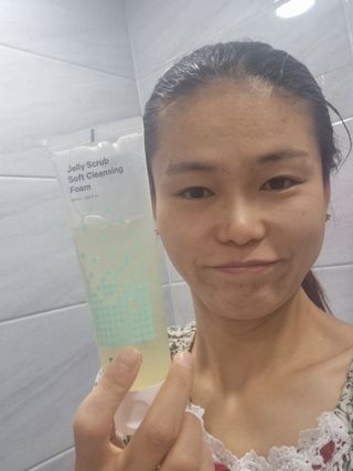 닥터에프파이브 젤리스크럽 소프트 클렌징폼 120ml — 5점을 준 리뷰어가 2022년 5월 올린 사용 사진