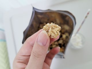씨알푸드 씨알로 그래놀라 2종 후르츠+크랜베리 아몬드 — 5점을 준 리뷰어가 2022년 7월 올린 사용 사진