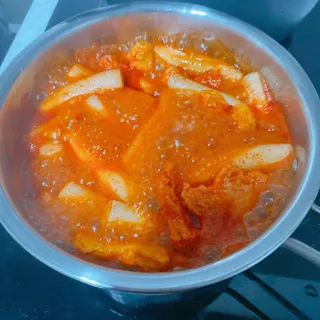 빨간키트 떡볶이 밀키트 2~3인분 매운맛 국물 떡볶이 만들기 쉬운 황금 레시피 분말 소스로 간편한 요리 — 4.5점을 준 리뷰어가 2021년 10월 올린 사용 사진