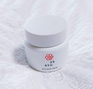 AYU25[아유트웬티파이브]다마스크로즈워터 베이스 천연 수분 촉촉 크림 — 5점을 준 리뷰어가 2021년 4월 올린 사용 사진