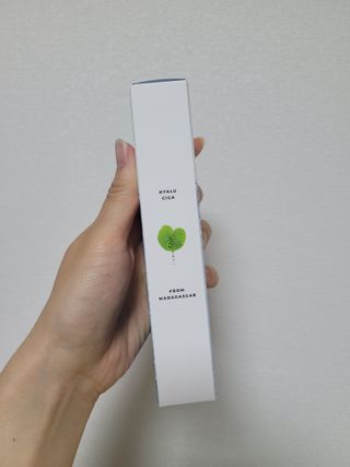 [스킨1004] 마다가스카르 센텔라 히알루-시카 워터핏 선세럼 50ml — 5점을 준 리뷰어가 2024년 5월 올린 사용 사진