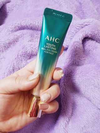 [NEW 탄력유턴 아이크림] AHC 유스 래스팅 리얼 아이크림 포 페이스 — 5점을 준 리뷰어가 2021년 2월 올린 사용 사진