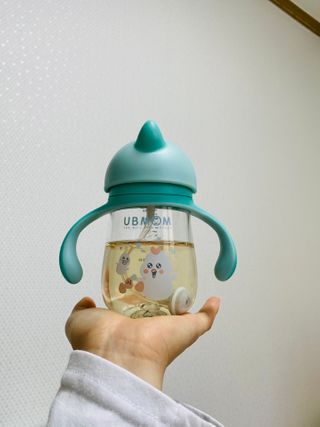 유비맘 트라이탄 코니빨대컵_컬러 랜덤 발송 — 2점을 준 리뷰어가 2021년 2월 올린 사용 사진